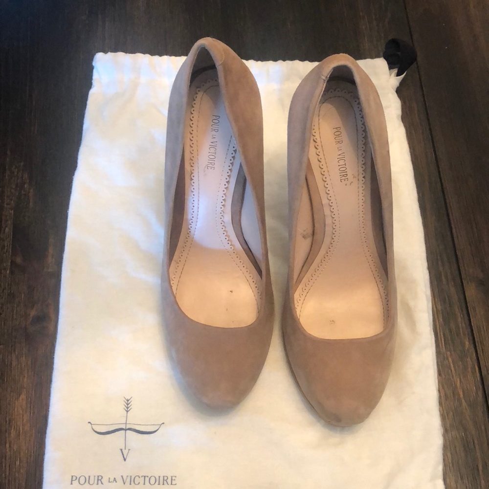 ⭐️ ⭐️⭐️Pour la Victorie Pump Size 8